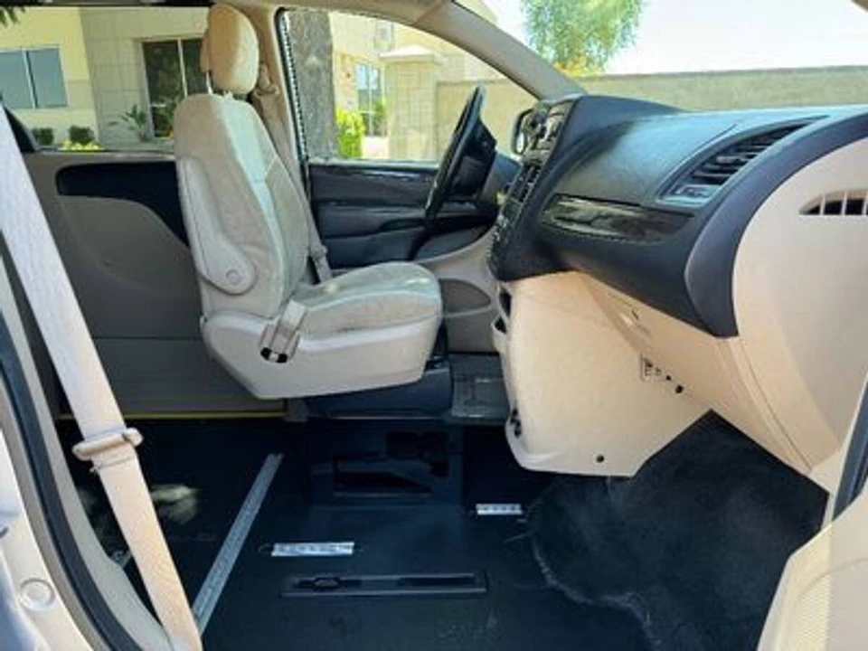 2016 Dodge Caravan - Image 6 of 15