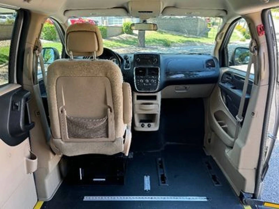 2016 Dodge Caravan - Image 8 of 15