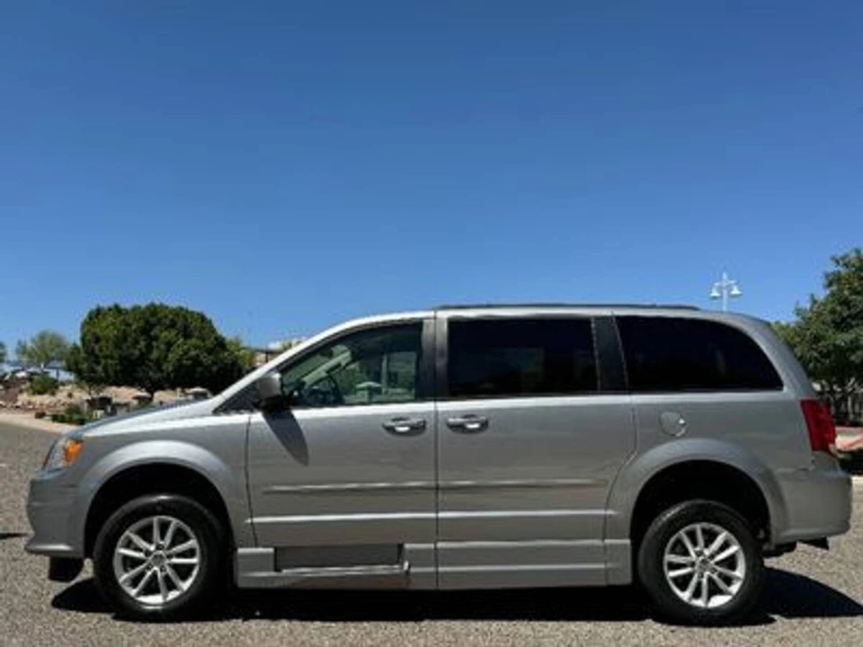 2016 Dodge Caravan - Image 11 of 15