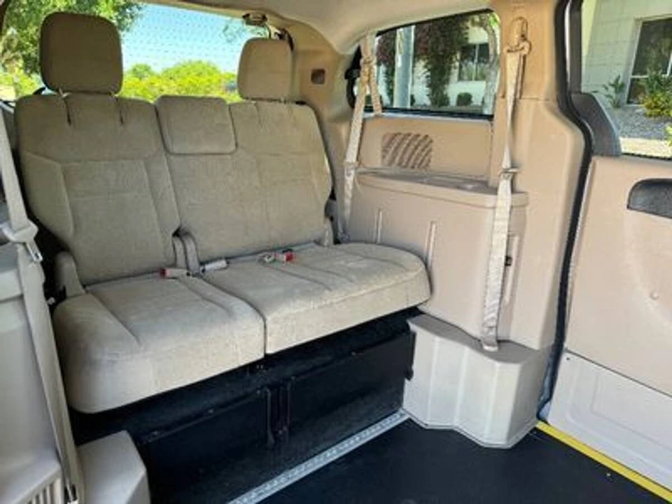 2016 Dodge Caravan - Image 9 of 15