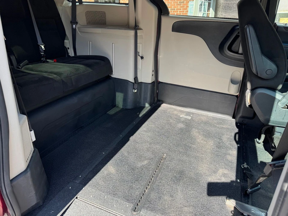 2016 Dodge Caravan - Image 4 of 12