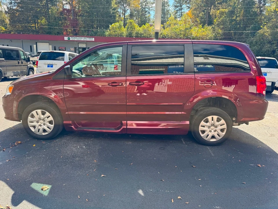 2016 Dodge Caravan - Image 9 of 12
