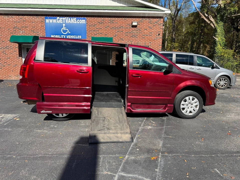 2016 Dodge Caravan - Image 2 of 12