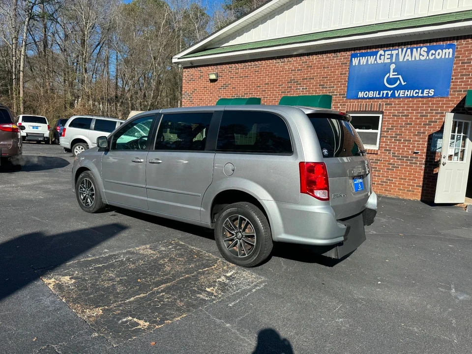 2016 Dodge Caravan - Image 5 of 12