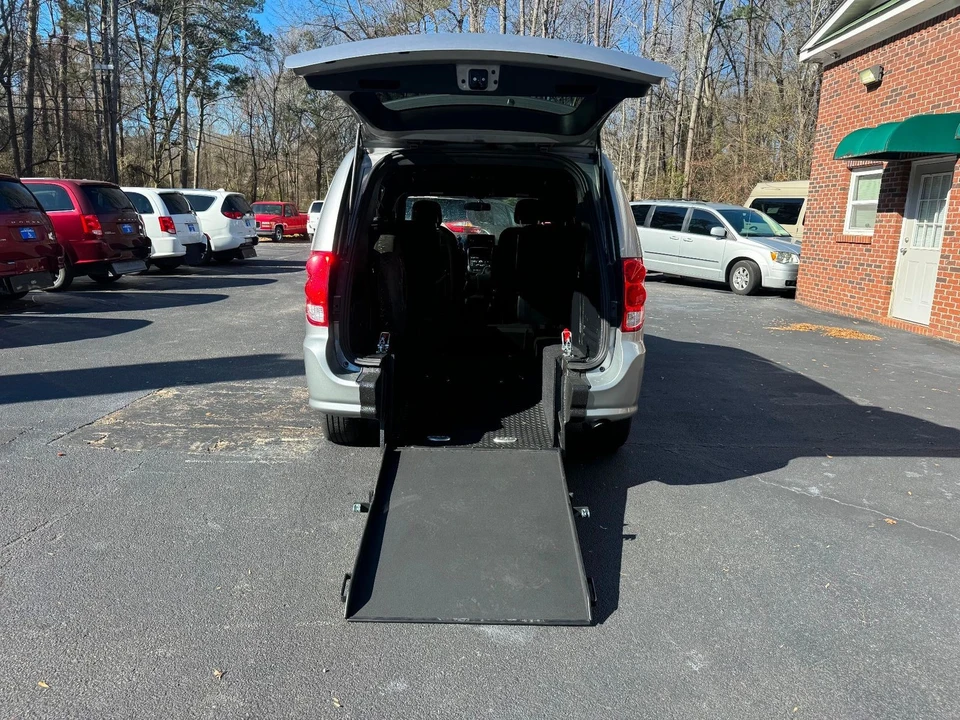 2016 Dodge Caravan - Image 2 of 12