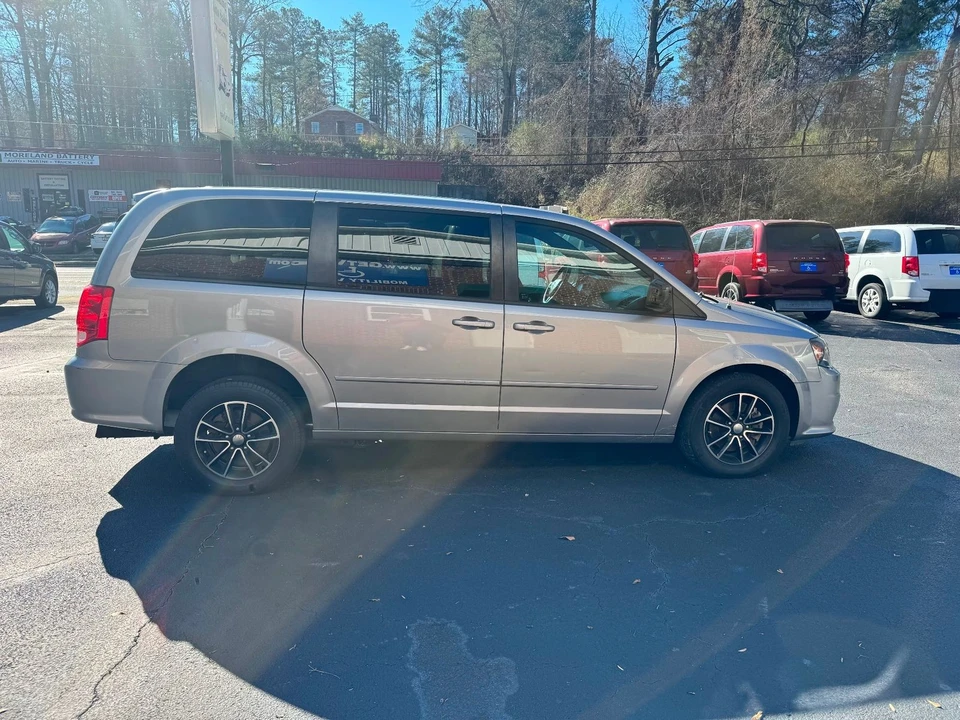 2016 Dodge Caravan - Image 10 of 12