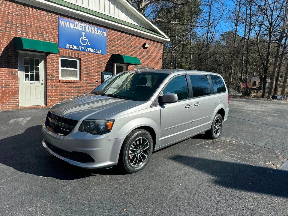 2016 Dodge Caravan - Image 7 of 12