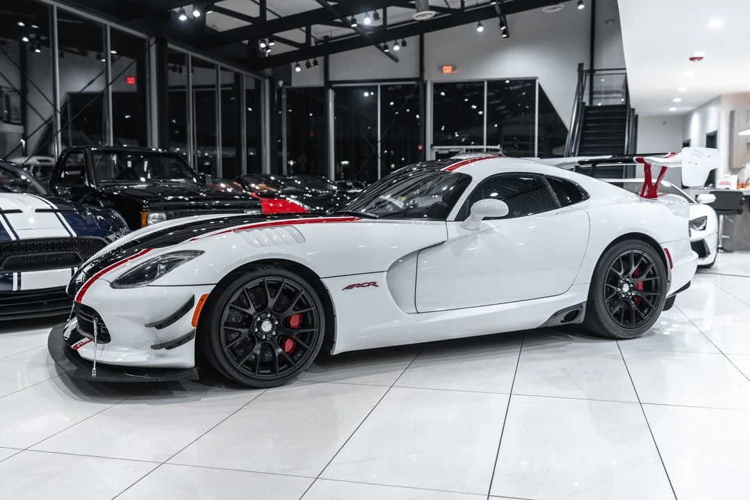 2016 Dodge Viper ACR 5th Gen - Image 2 of 31