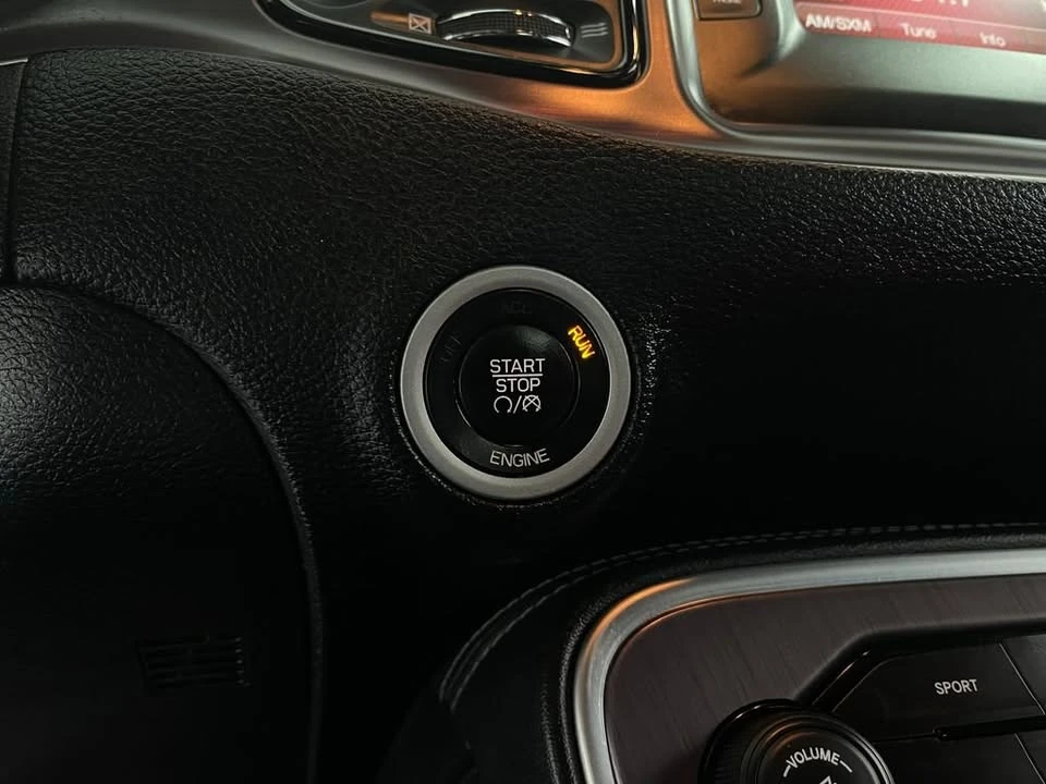 2016 Dodge Challenger 3rd Gen - Image 17 of 19