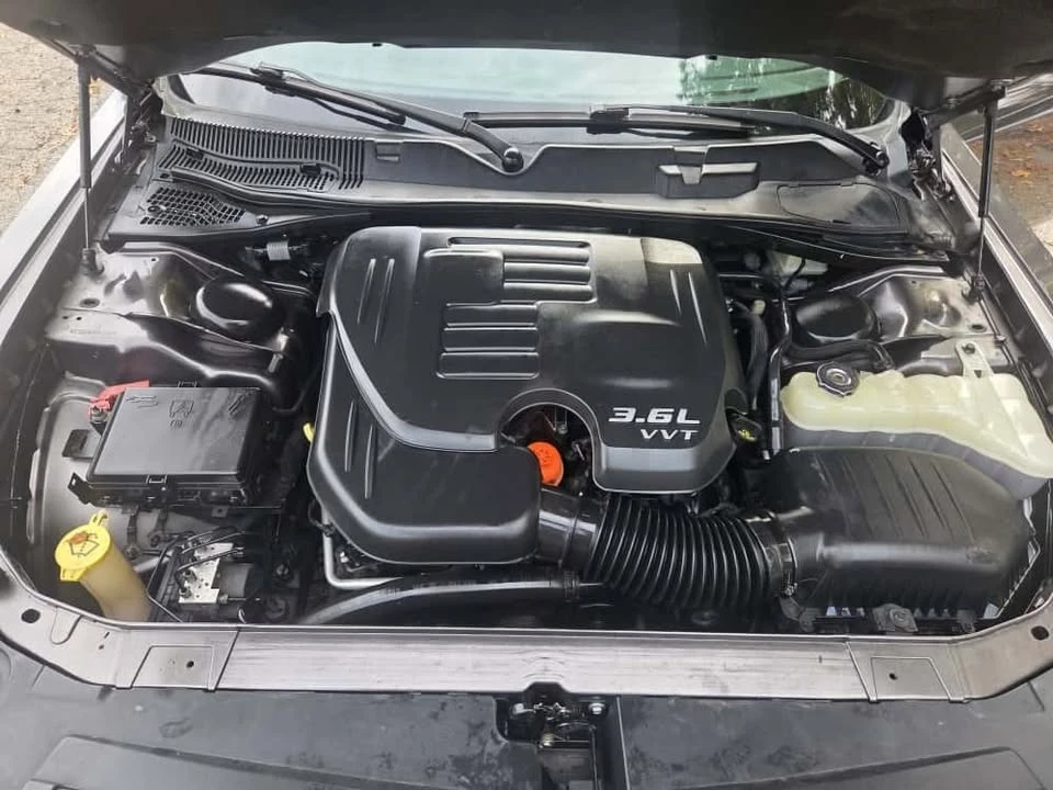 2016 Dodge Challenger 3rd Gen - Image 9 of 19
