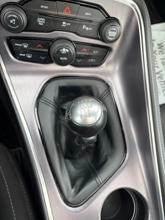 2016 Dodge Challenger 3rd Gen - Image 11 of 17