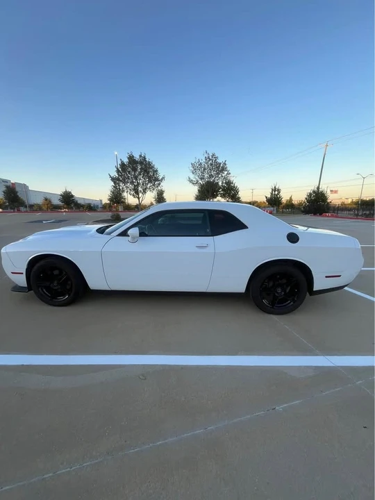 2016 Dodge Challenger 3rd Gen - Image 5 of 10