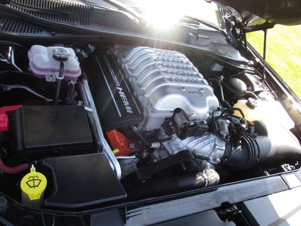 2016 Dodge Challenger SRT Hellcat 3rd Gen - Image 15 of 20