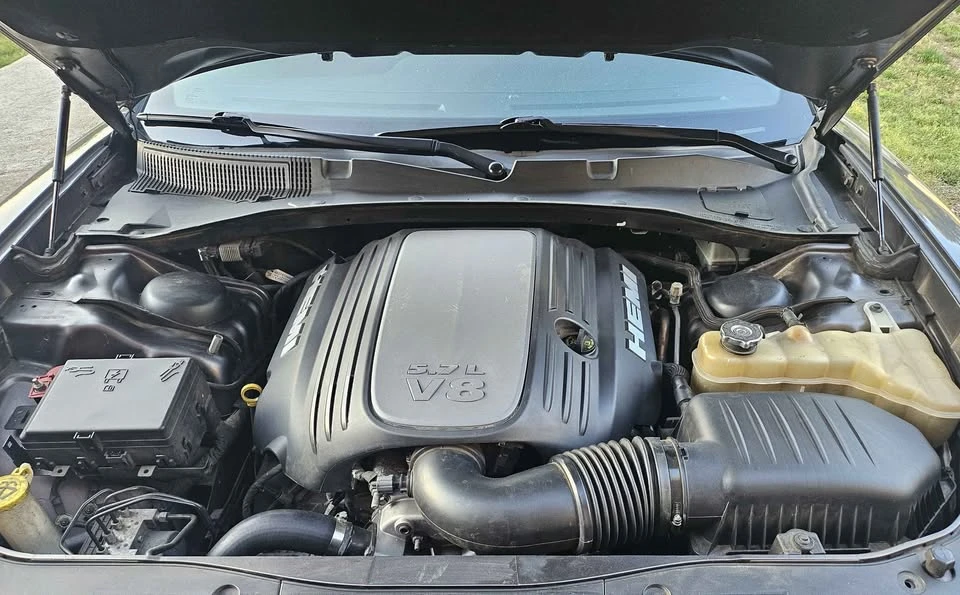 2016 Dodge Charger SRT & 392 7th Gen - Image 5 of 6