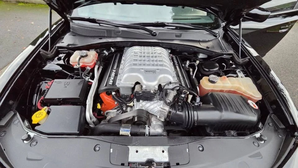 2016 Dodge Charger SRT Hellcat 7th Gen - Image 14 of 16