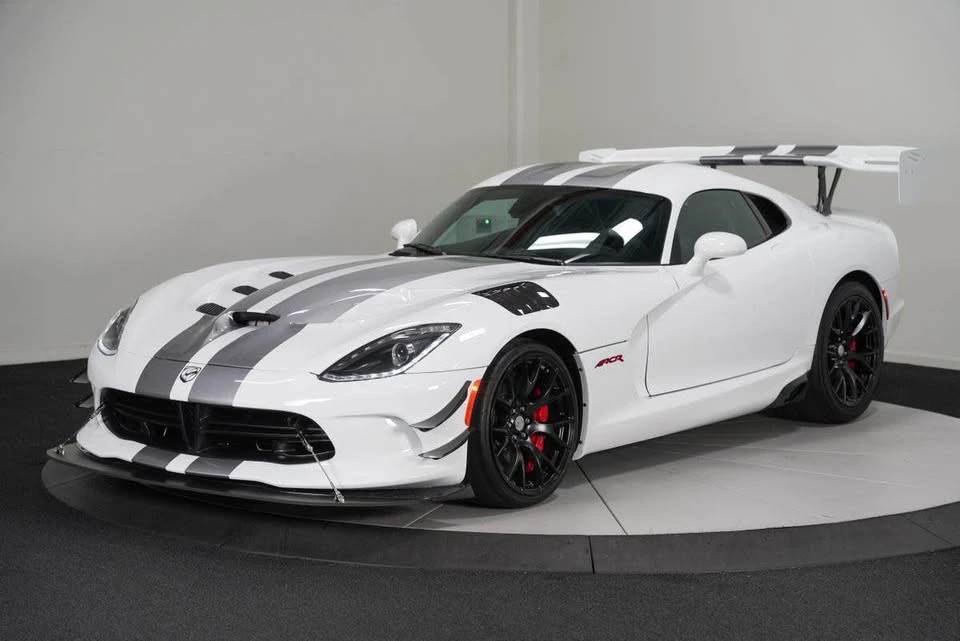 2016 Dodge Viper ACR 5th Gen - Image 2 of 13