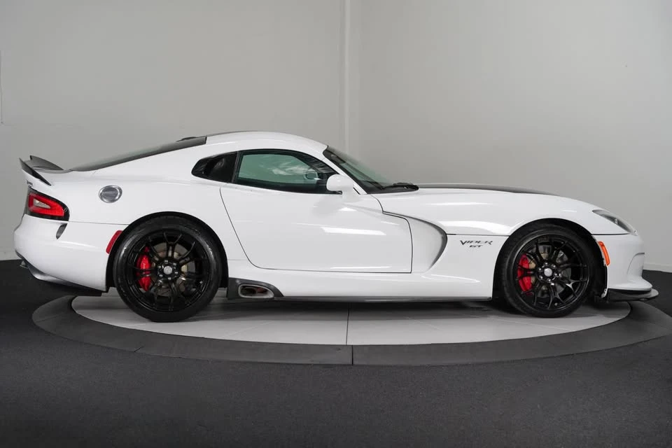 2016 Dodge Viper 5th Gen - Image 9 of 14
