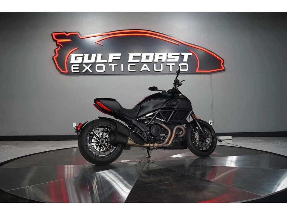 2016 Ducati Diavel - Image 7 of 31