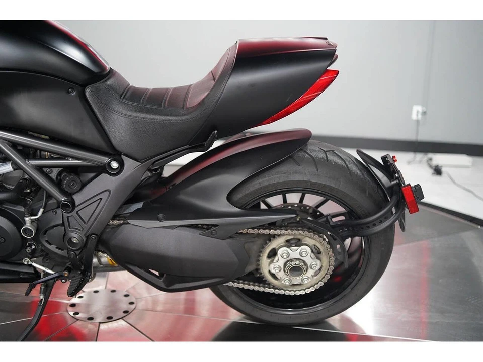 2016 Ducati Diavel - Image 17 of 31