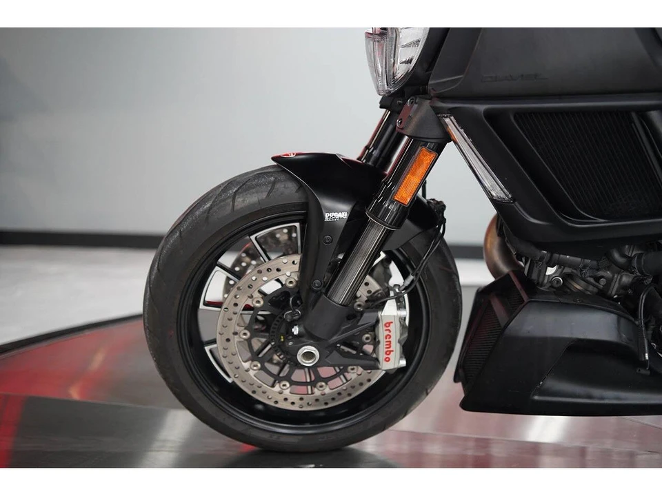 2016 Ducati Diavel - Image 13 of 31