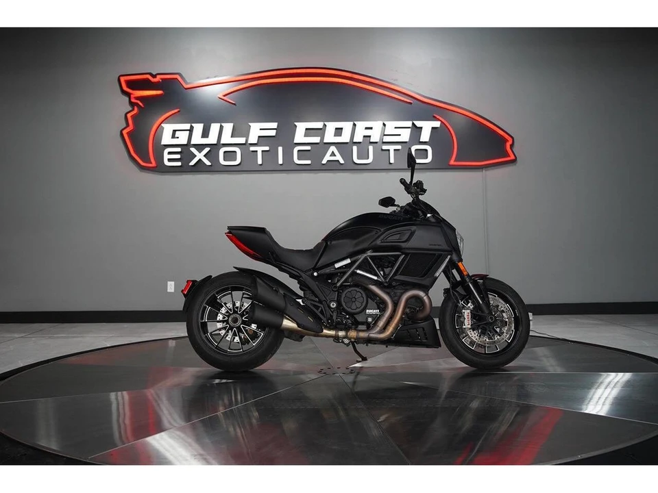 2016 Ducati Diavel - Image 8 of 31