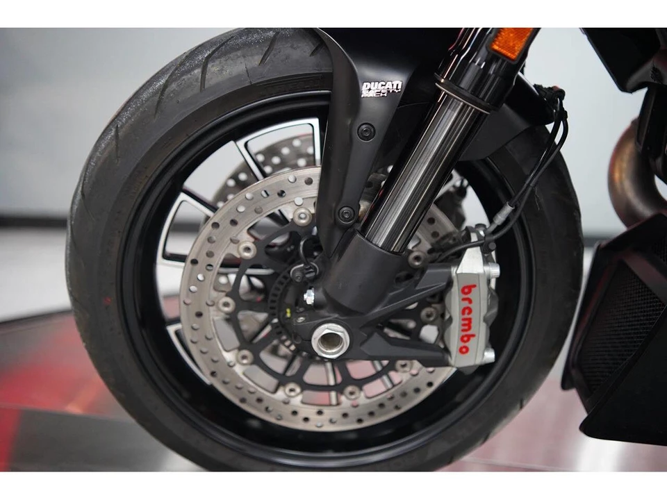 2016 Ducati Diavel - Image 23 of 31