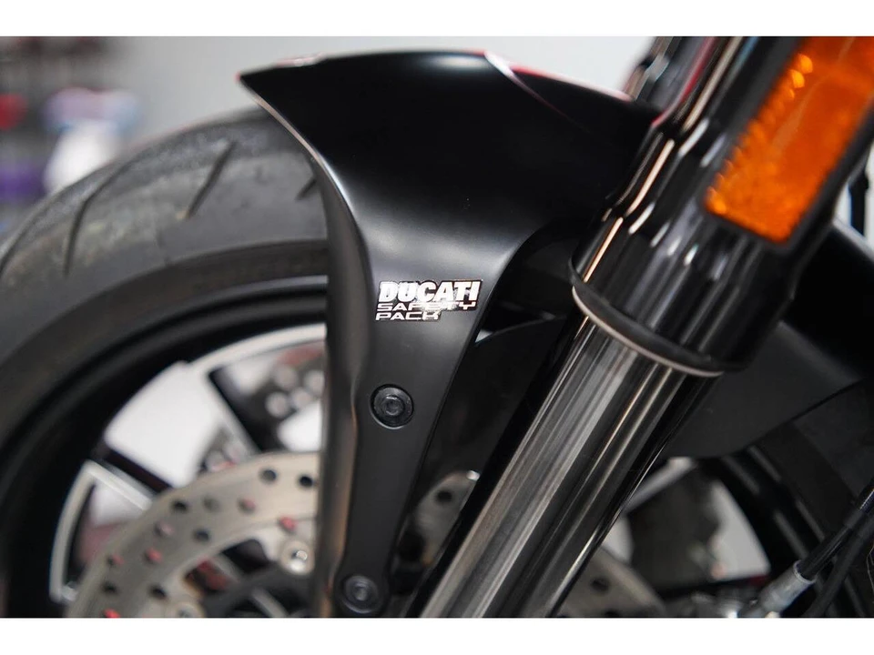 2016 Ducati Diavel - Image 24 of 31
