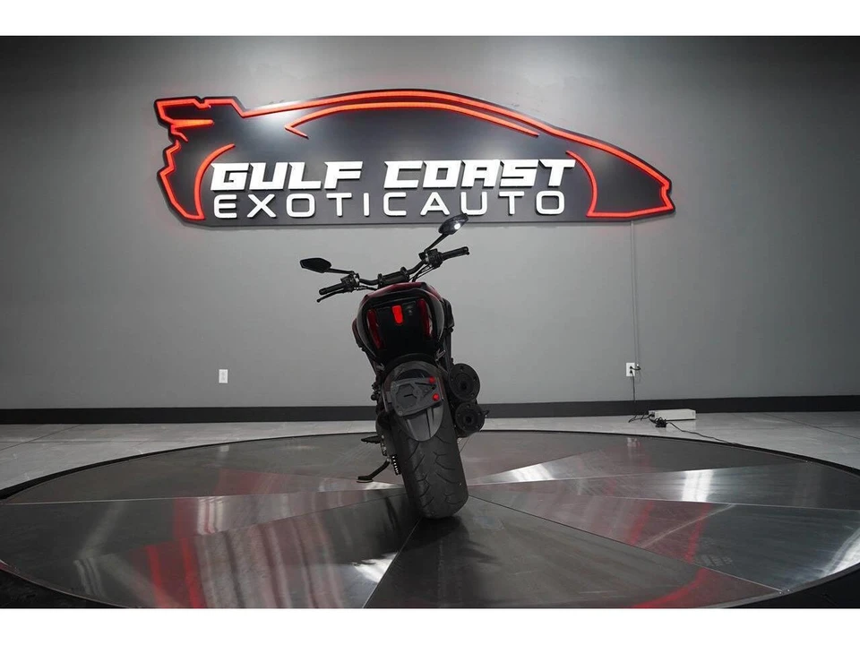 2016 Ducati Diavel - Image 5 of 31