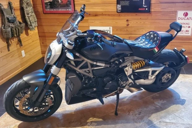2016 Ducati Diavel - Image 3 of 7