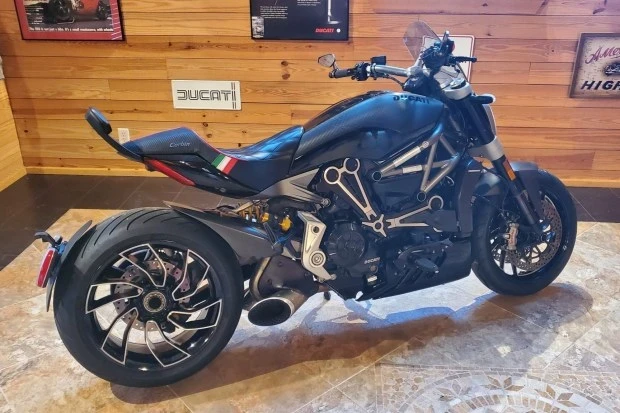 2016 Ducati Diavel - Image 2 of 7
