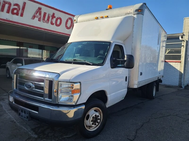 2016 Ford Econoline Van - Image 2 of 4