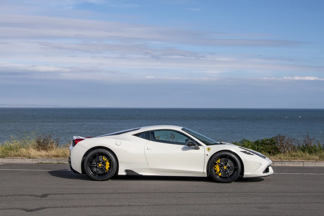 2016 Ferrari 458 Speciale - Image 17 of 31