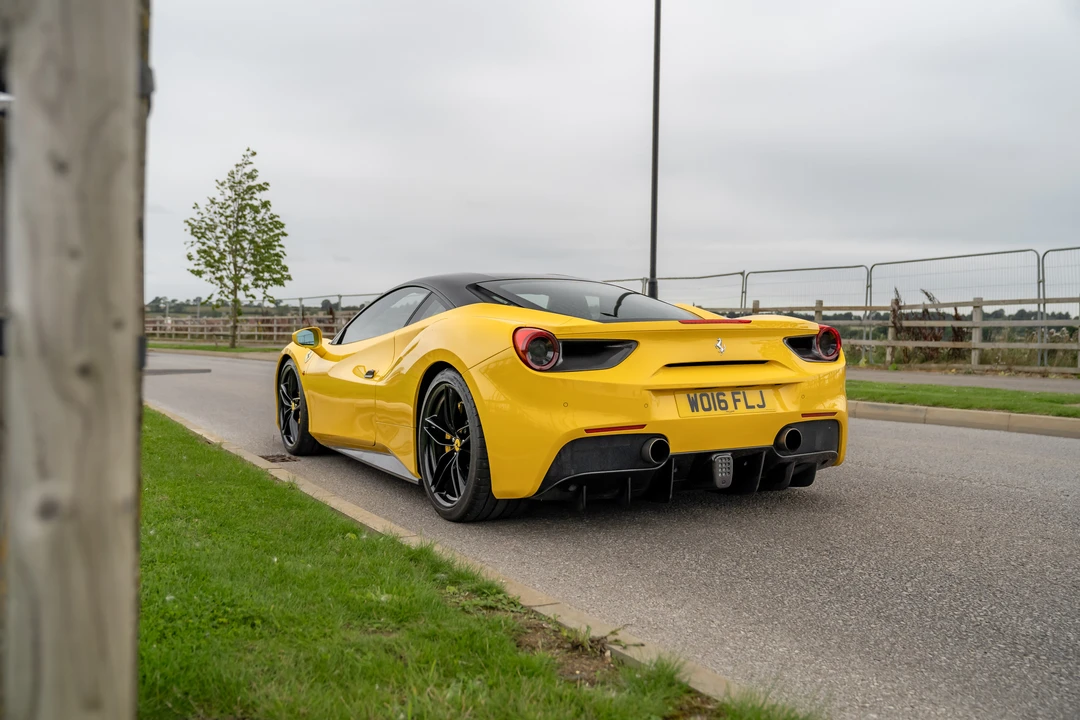 2016 Ferrari 488 GTB - Image 16 of 31