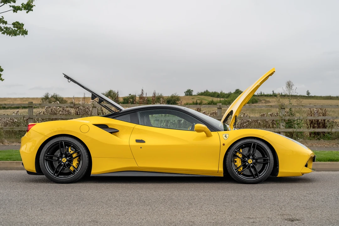 2016 Ferrari 488 GTB - Image 13 of 31