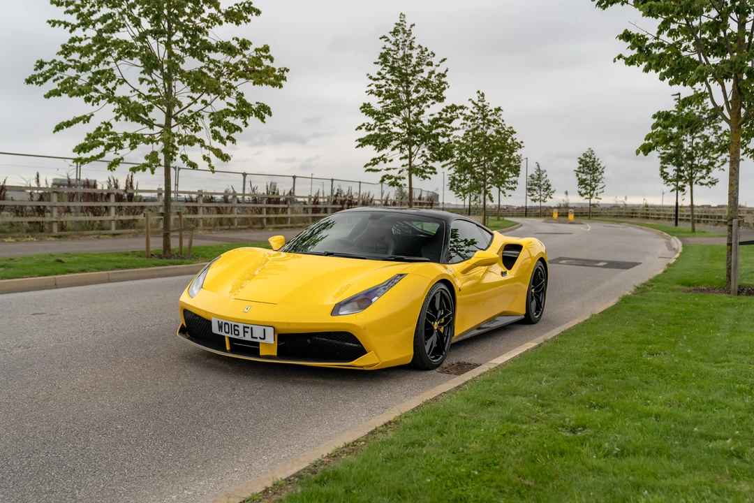 2016 Ferrari 488 GTB - Image 17 of 31