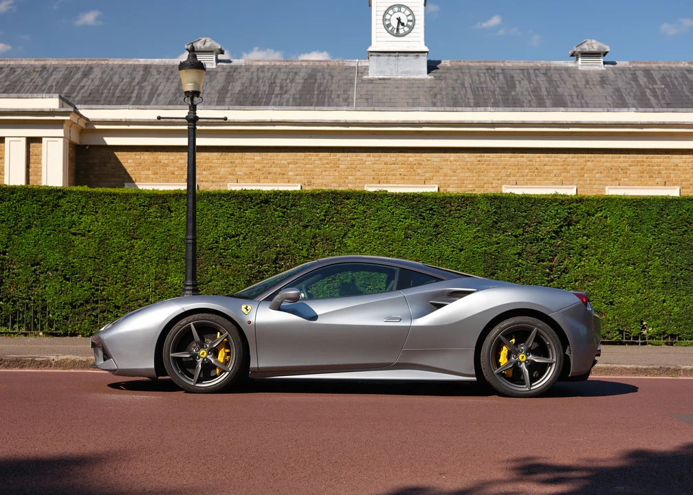 2016 Ferrari 488 GTB - Image 13 of 31