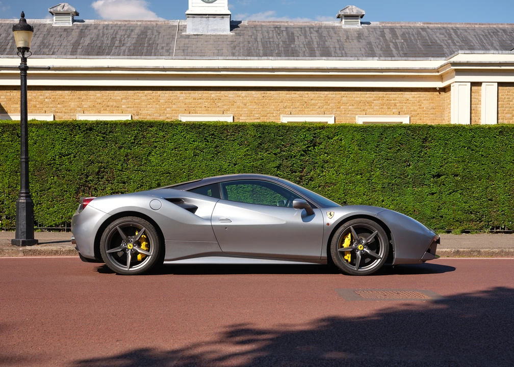 2016 Ferrari 488 GTB - Image 14 of 31