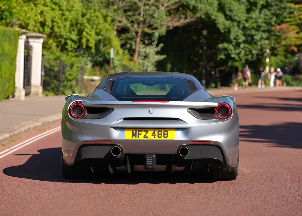2016 Ferrari 488 GTB - Image 4 of 31