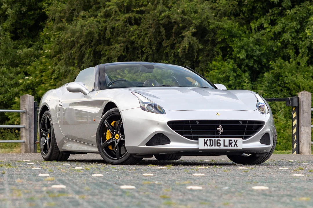 2016 Ferrari California T - Image 2 of 31