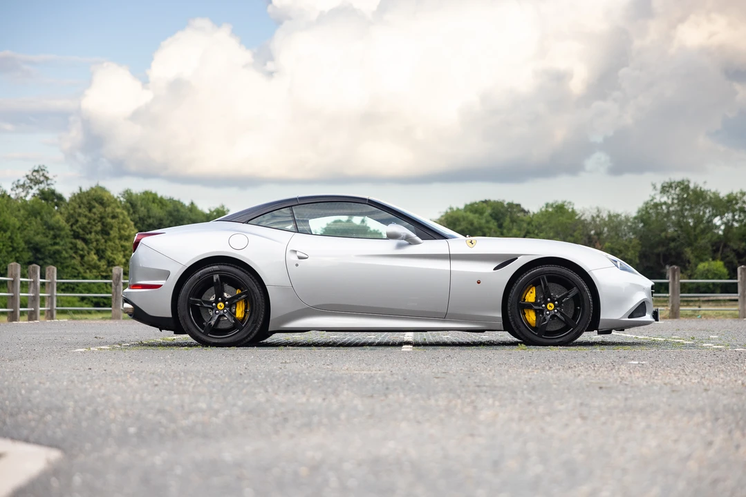 2016 Ferrari California T - Image 9 of 31