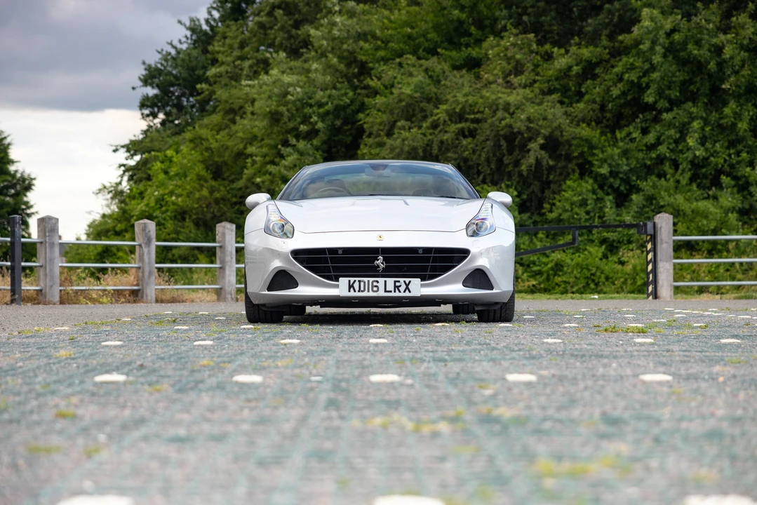 2016 Ferrari California T - Image 3 of 31