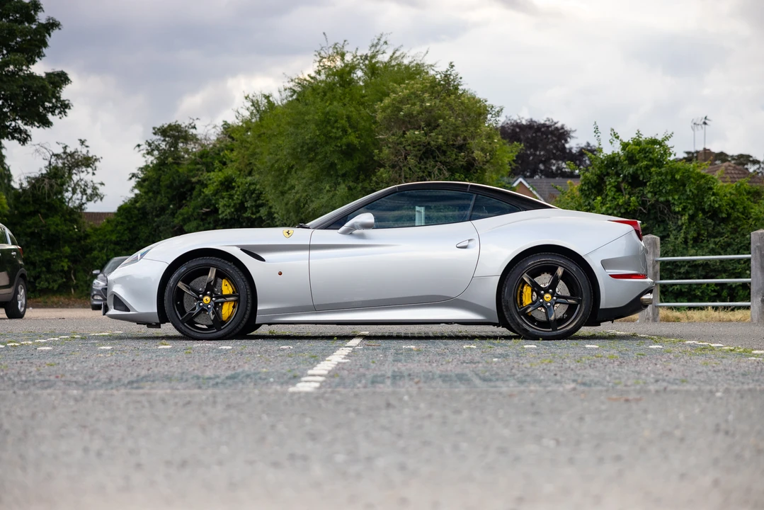 2016 Ferrari California T - Image 5 of 31