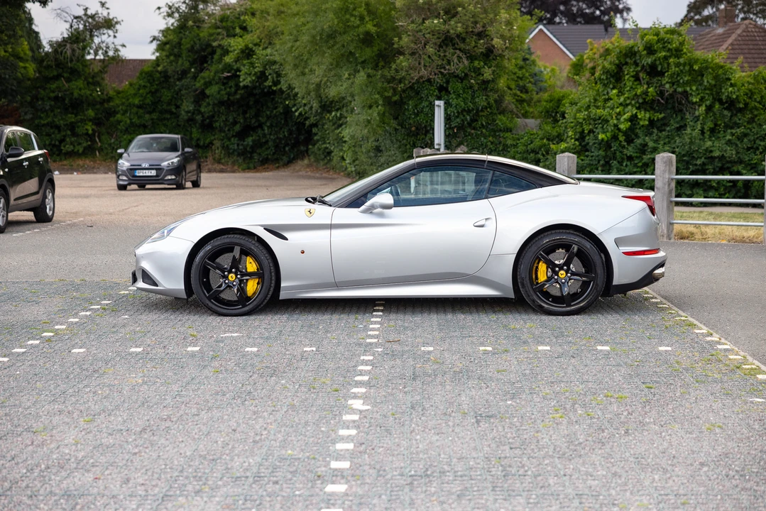 2016 Ferrari California T - Image 13 of 31
