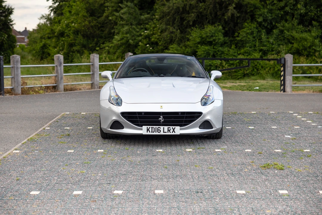 2016 Ferrari California T - Image 11 of 31