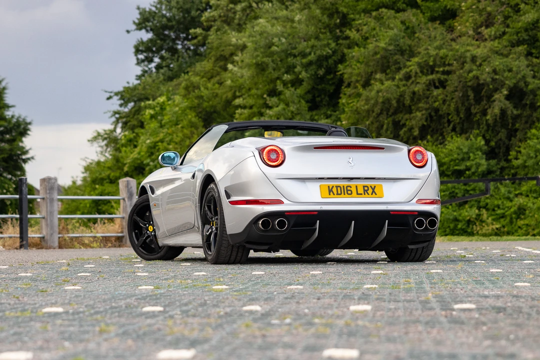 2016 Ferrari California T - Image 14 of 31