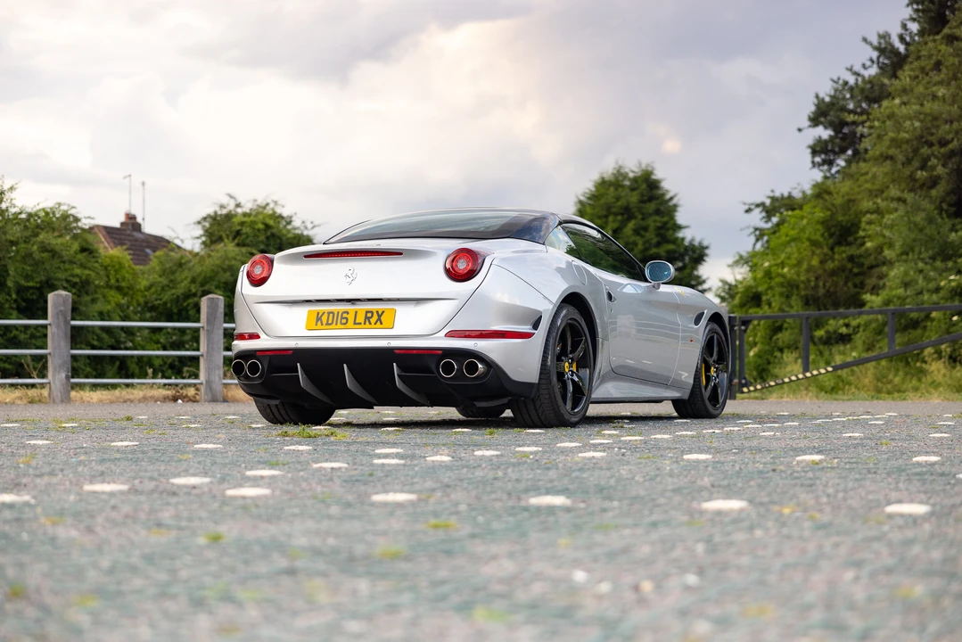 2016 Ferrari California T - Image 8 of 31