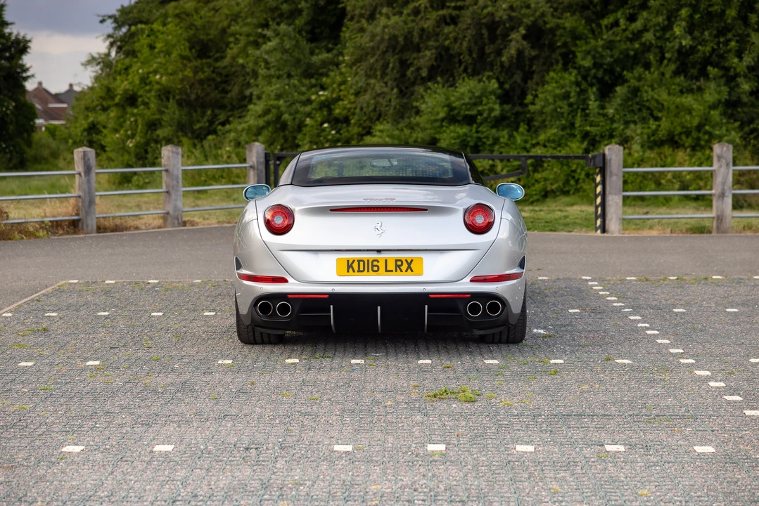 2016 Ferrari California T - Image 15 of 31