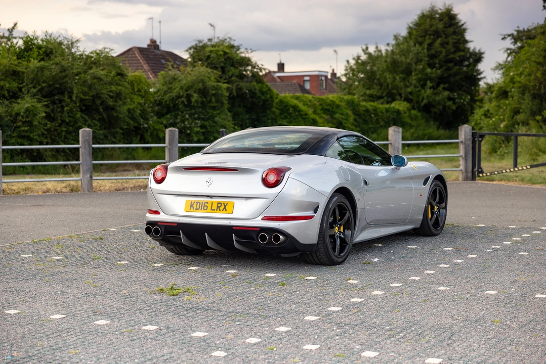 2016 Ferrari California T - Image 16 of 31