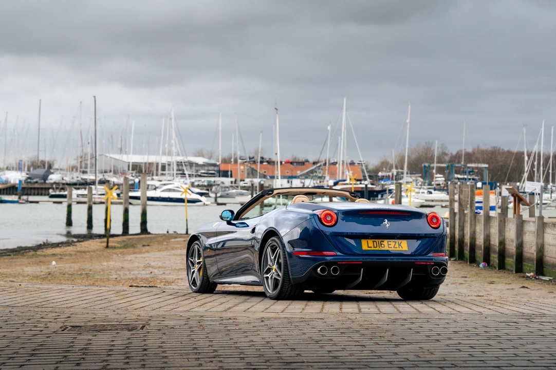 2016 Ferrari California T - Image 8 of 31