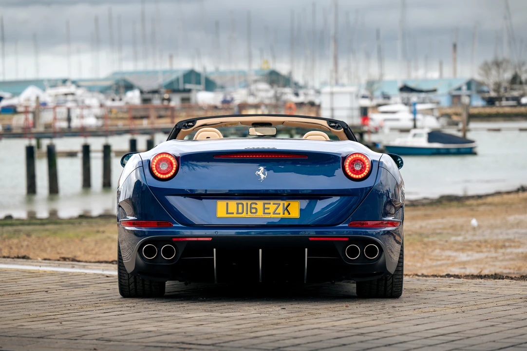 2016 Ferrari California T - Image 14 of 31